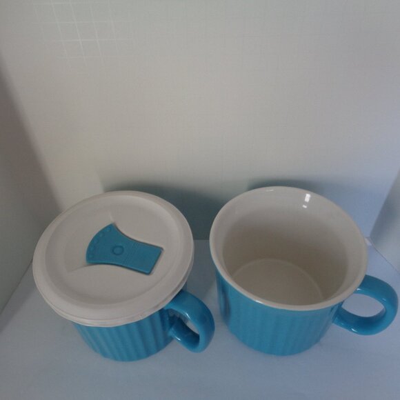 2 CORNING  20 OZ MEAL MUGS W/ONE VENTING LID - Picture 2 of 3